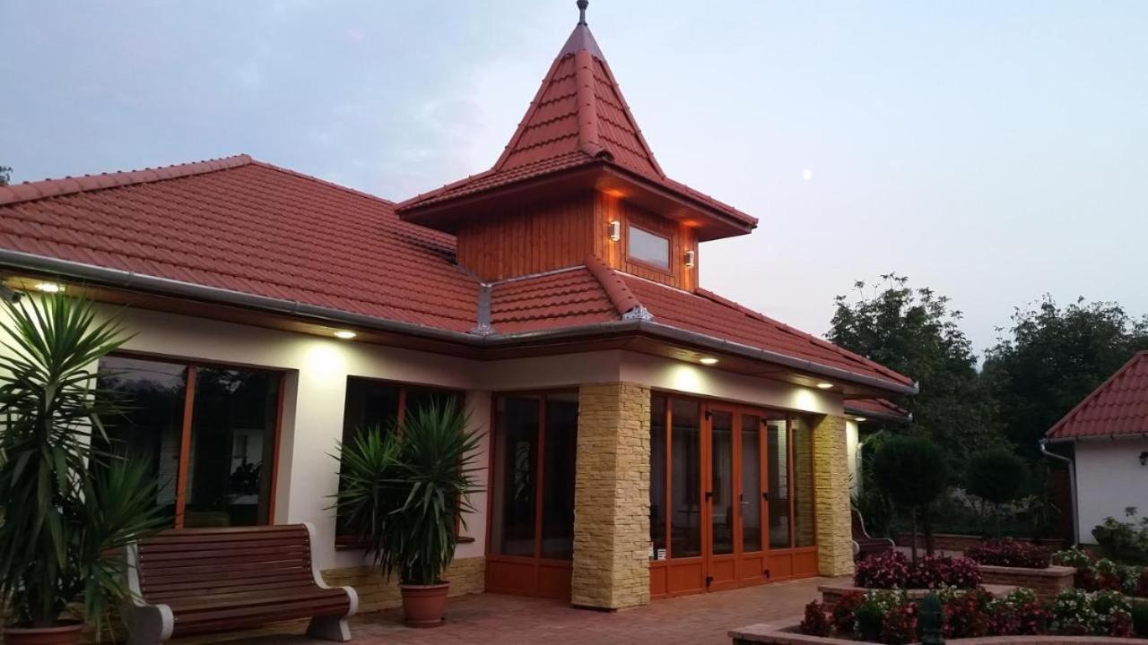 Bornemisza Kuria Wellness Resort Tiszabecs Bagian luar foto