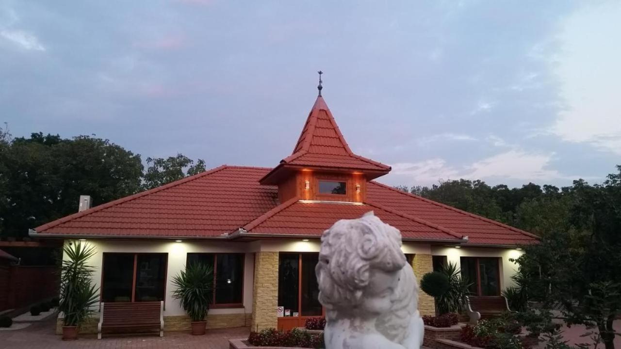 Bornemisza Kuria Wellness Resort Tiszabecs Bagian luar foto