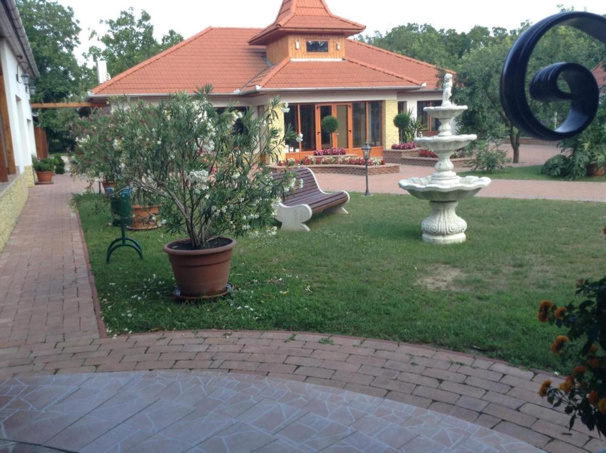 Bornemisza Kuria Wellness Resort Tiszabecs Bagian luar foto